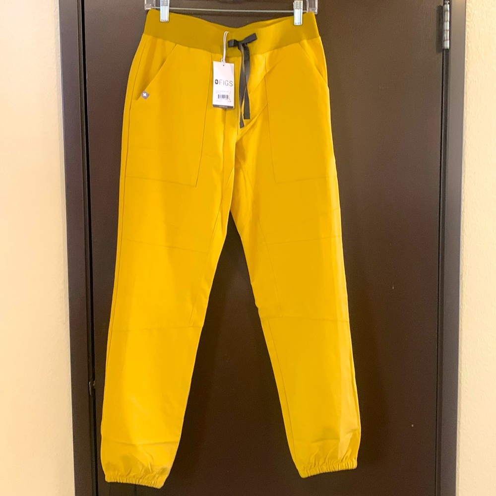 Figs yellow joggers!